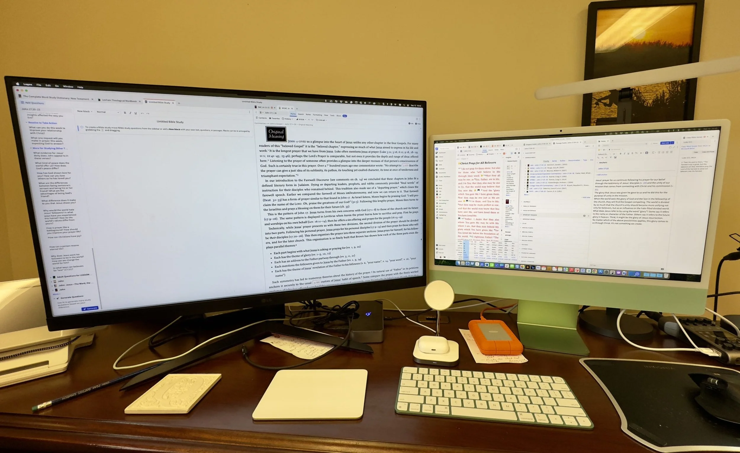 How to Use Logos on Two Monitors on a Mac or iPad